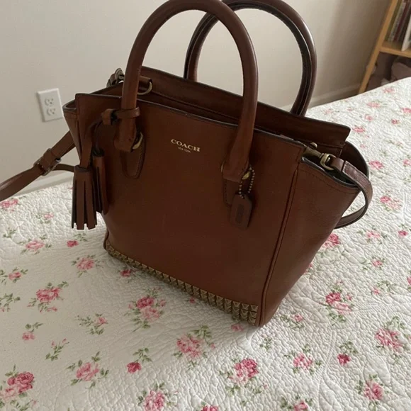 Coach mid-sized cross body purse - Picture 5 of 5